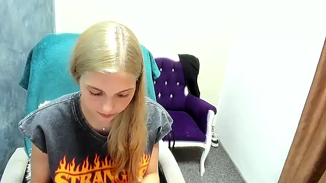 MysticLuna6 live cam on StripChat