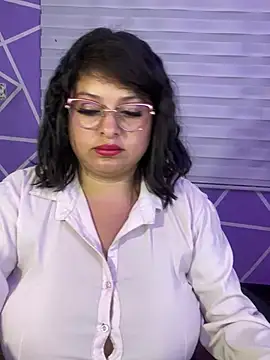 MiiaaJoness webcam