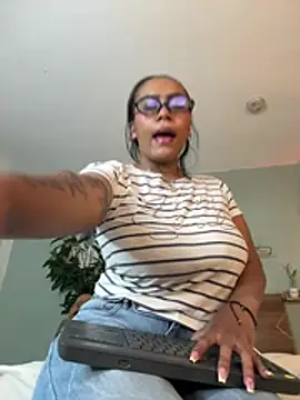 YariRose webcam