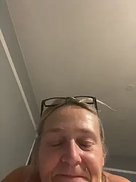 Blondnboujee53 webcam