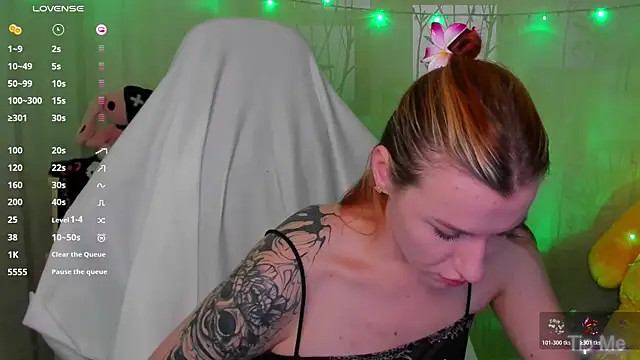 MeganNewCat webcam