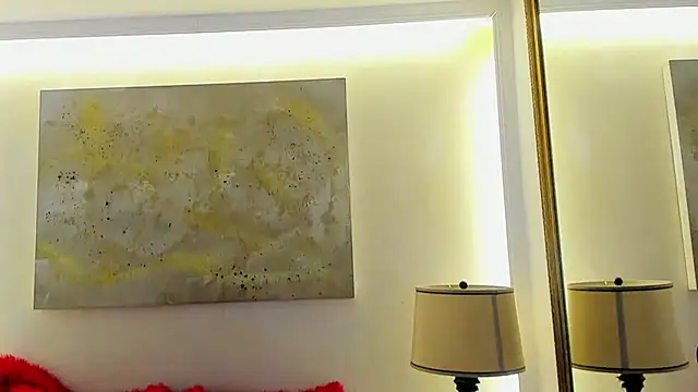 MillyHotsoon webcam