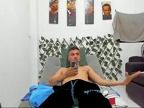 Latins_Boss webcam