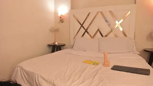Sky_Collins_ webcam