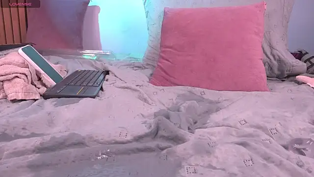 mia-reeves live cam