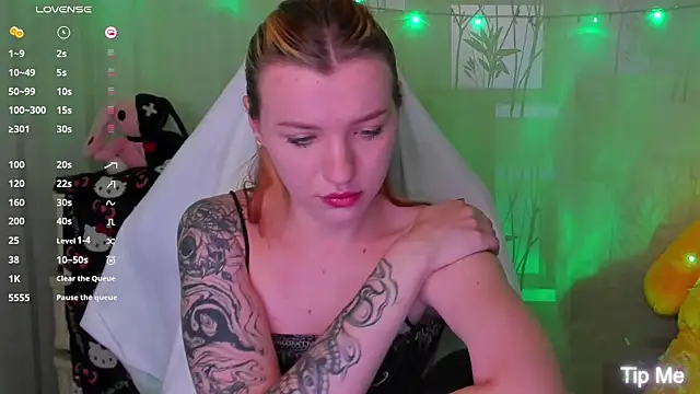 MeganNewCat webcam