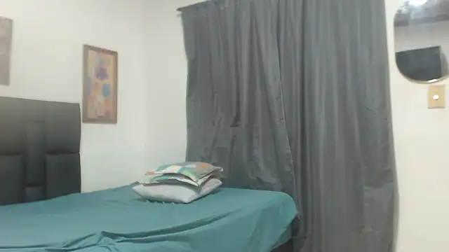 Doll_rihana live cam on StripChat