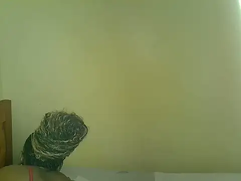 Pearl_petite webcam