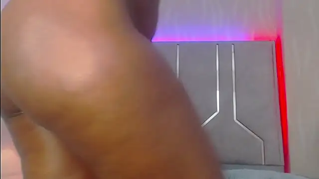 TINNATAYLOR webcam