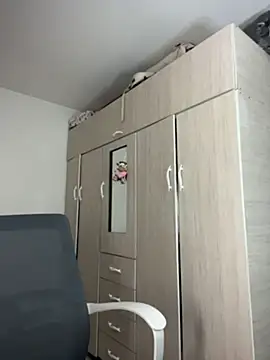 Emmily_19 live cam