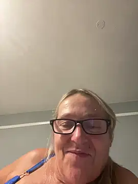 Blondnboujee53 webcam