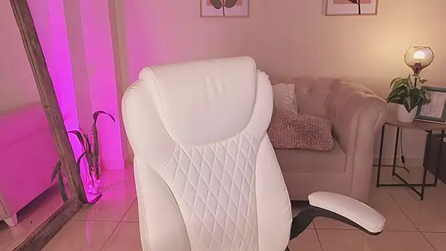 DahianaWalcott live cam on StripChat