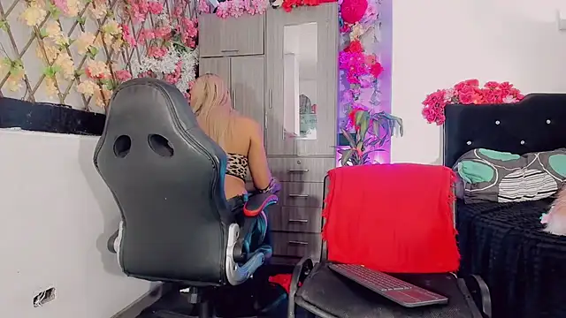 Thiara_veky_ webcam