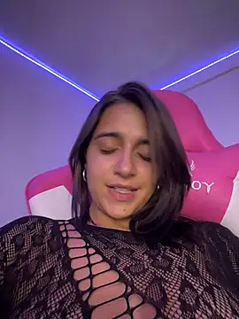 aliciia777 - Aliciia777's free webcam - UK Sex Cams