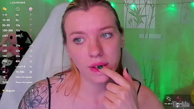MeganNewCat webcam