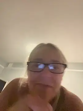 Blondnboujee53 webcam