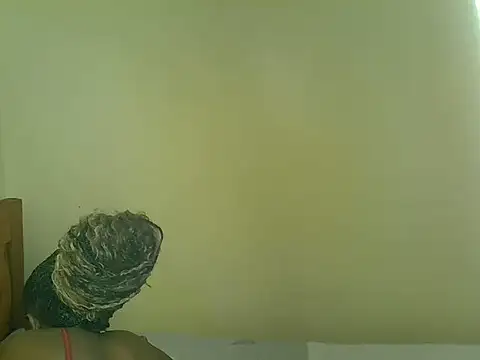 Pearl_petite webcam