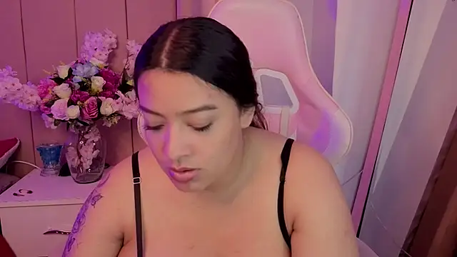 MollyBigBoobs12 webcam