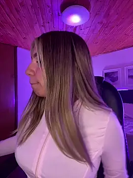 Isabella18_pink webcam