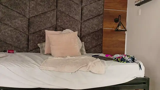 SeleneGibson__ webcam