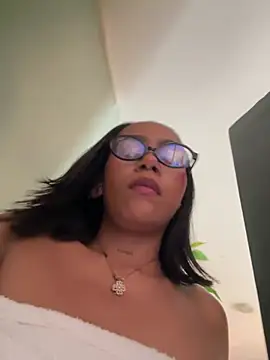 YariRose webcam