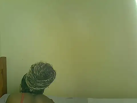 Pearl_petite webcam