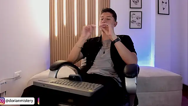 Dorianmistery2322_ webcam
