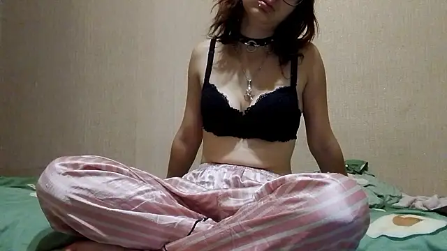 Mialivia live cam on StripChat