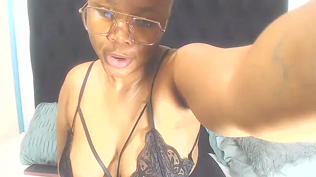 BootyClitQueen webcam