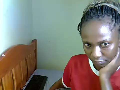 Pearl_petite webcam