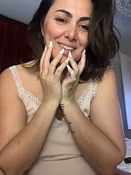 emma_roqueen (F milf) - Where are my slaves no:king: no:heart: