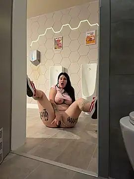 TattooGirlAlia live cam
