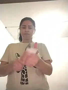 luna_pinky webcam