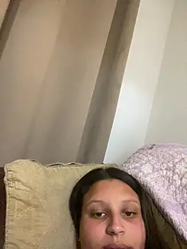 julia_moreira webcam