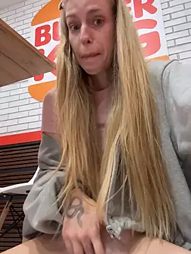 kira_mia live sex cam