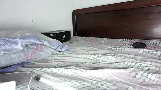 KiraVelveet webcam