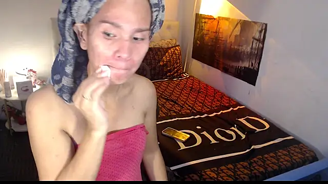 NinaDOM4CUM webcam