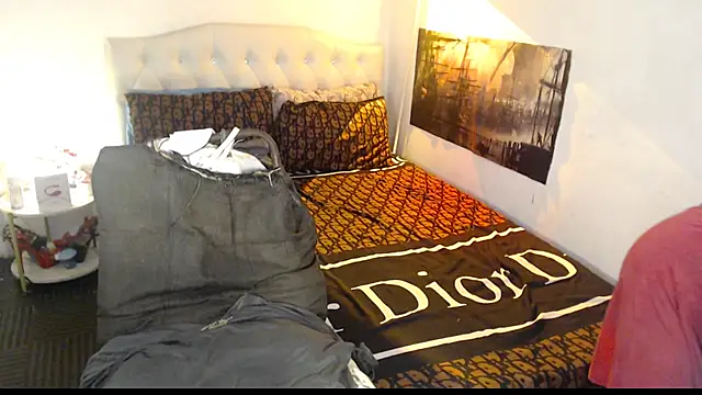 NinaDOM4CUM webcam