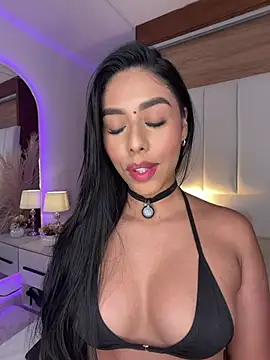 Rossie_Blooms live cam on StripChat