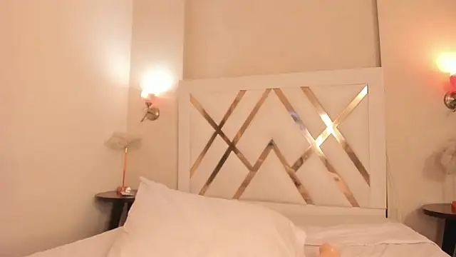 Sky_Collins_ webcam