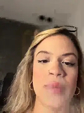 Alisha-Bond webcam