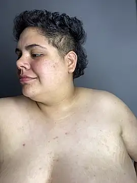 Hailey_Curvy webcam