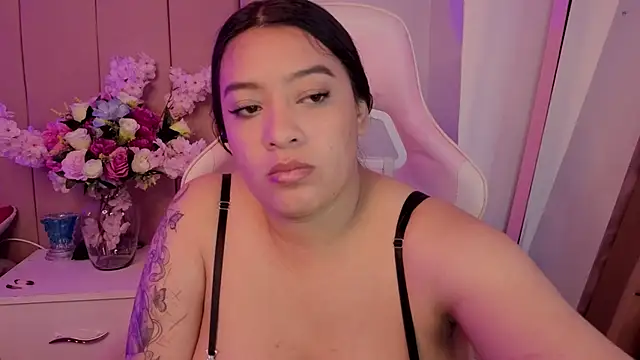 MollyBigBoobs12 webcam