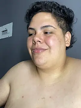 Hailey_Curvy webcam