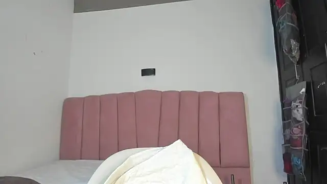 Tahira_21_ webcam