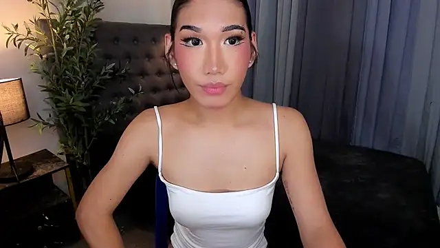 Hugecockasianprincess webcam
