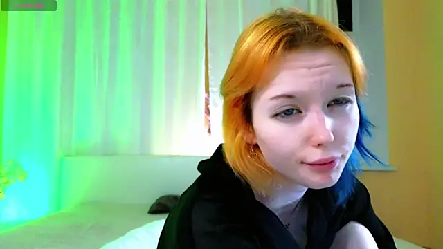 Kiara_Age live cam on StripChat