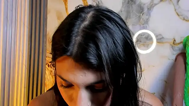 mlucreciasucker303av webcam