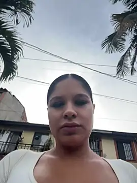 Elara_Luxe webcam