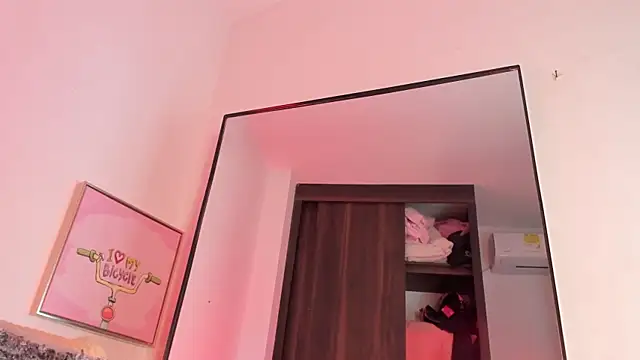 miaapril webcam